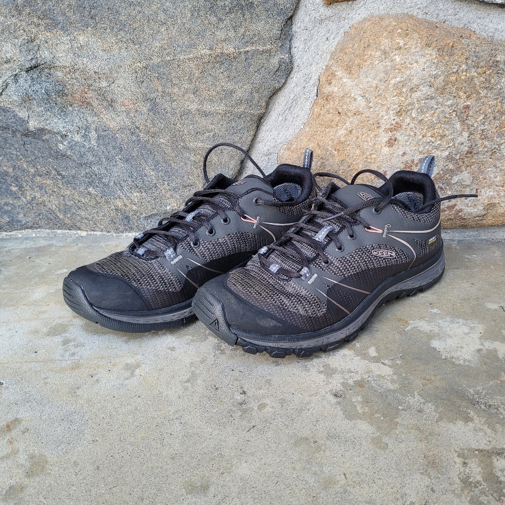 KEEN Womens Terradora Waterproof Hiking Shoe, Raven/Rose Dawn, 9 M US